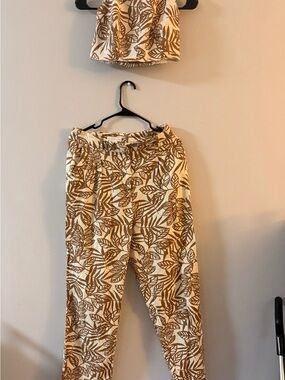 House of Harlow 1960 Cream and Brown Leaf Print Set